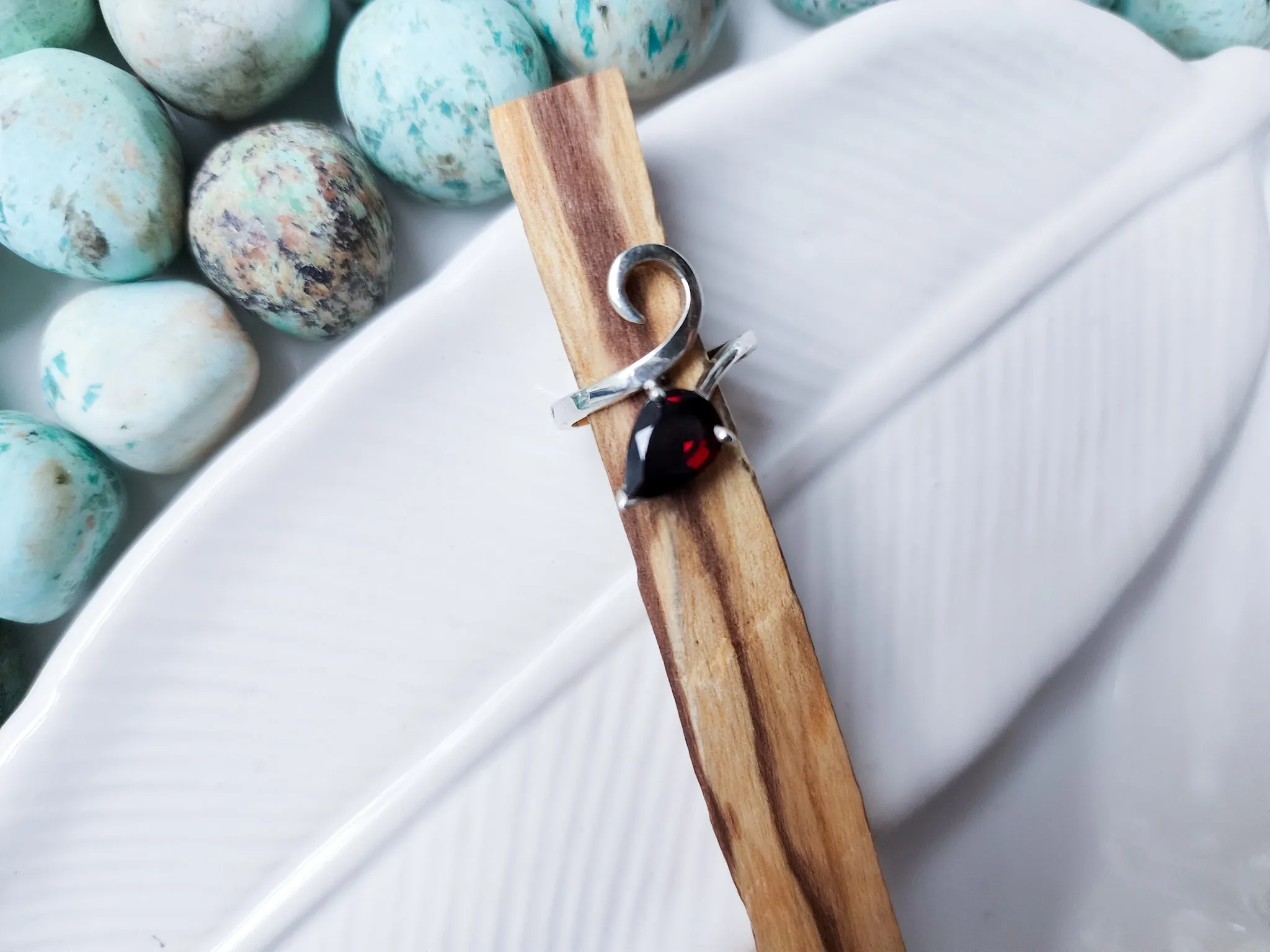 Curlicue Sterling Silver Ring || Garnet